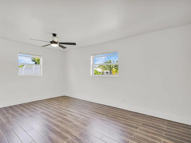 204 W Whitney Dr — Photo 27