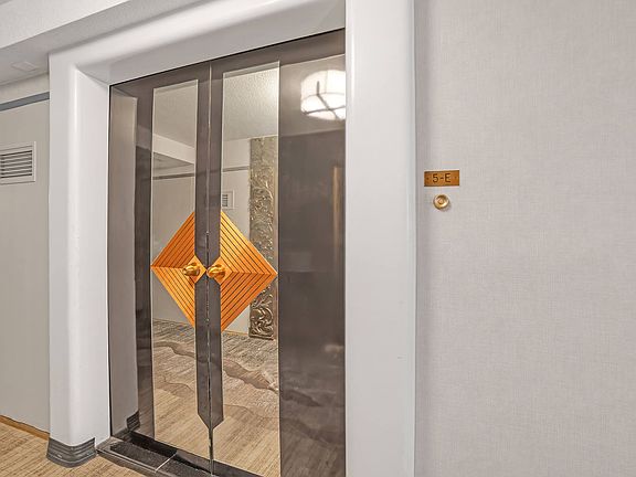 5th image of 3111 Bel Air Dr Unit 5E