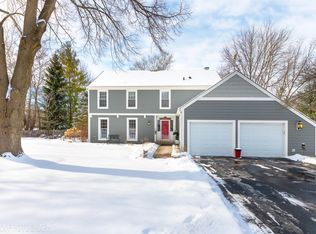 494 Warwick Ln, Crystal Lake, IL 60014