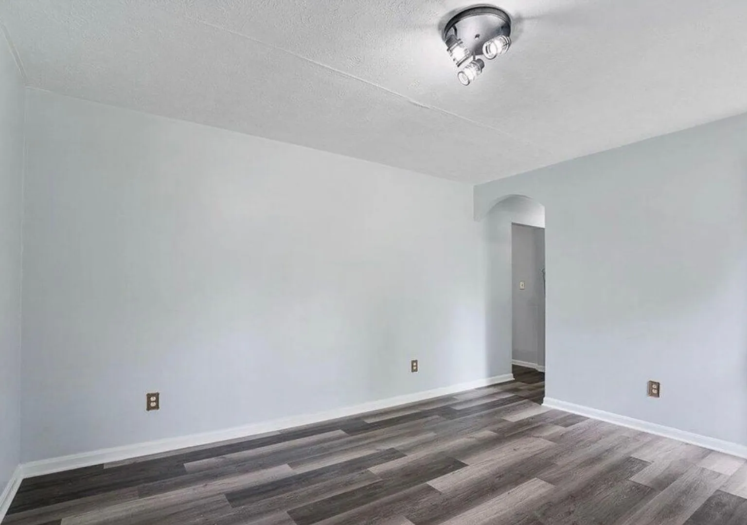 Updated Hillview Home! 3BR/2BA with Basement! — Photo 4