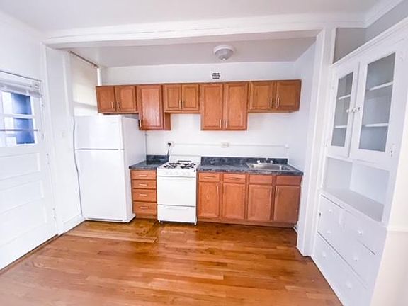 2nd image of 4424 N Seeley Ave #7e2ca02ec