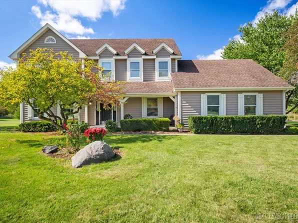 39W851 Deer Run Dr, Saint Charles, IL 60175