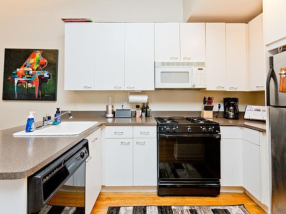 2nd image of 616 N Paulina St