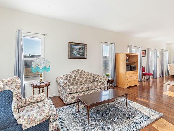 5th image of 535 Highwood Dr