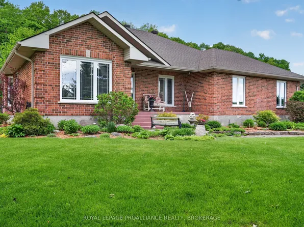 3920 Middle Woodland Dr, South Frontenac, ON K0H 1X0