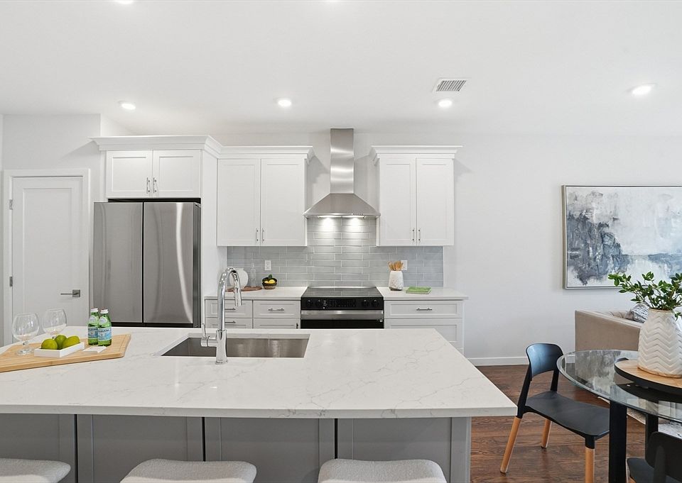 1st image of 267 Old Colony #602