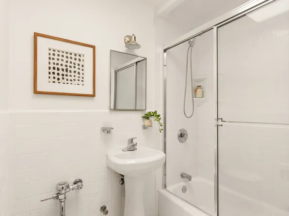 337 East 50th Street image 5 of 6