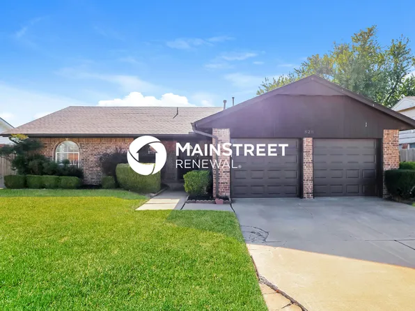 828 SE 9th St, Moore, OK 73160