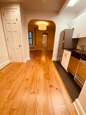 Rented by Metropolis Real Estate of Manhattan | media 17