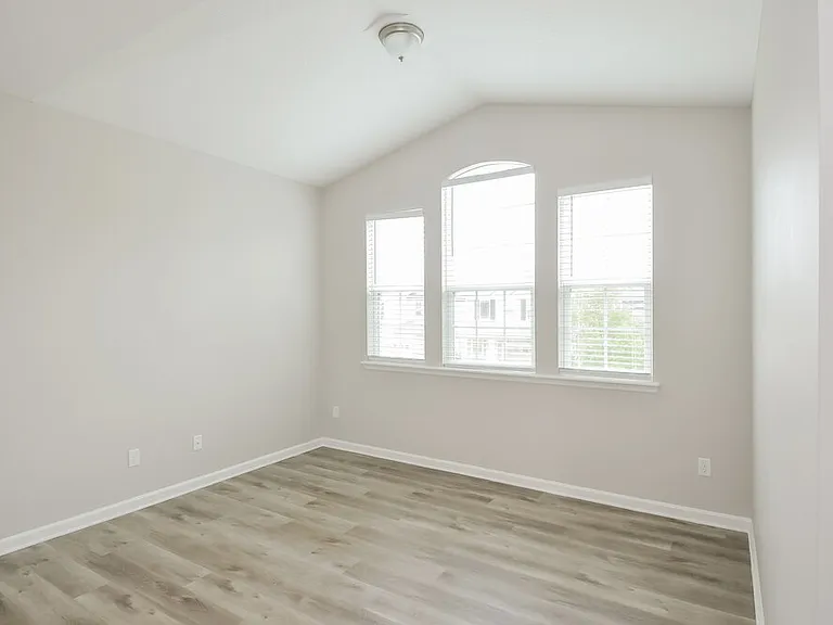 7046 Crispin Cove Dr — Photo 5