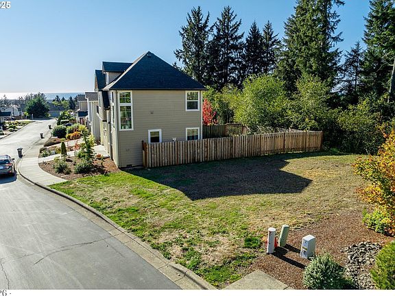 3rd image of 1100 Sequoia Loop