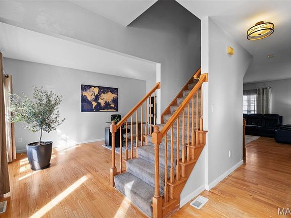 3rd image of 810 Wellesley Place Dr