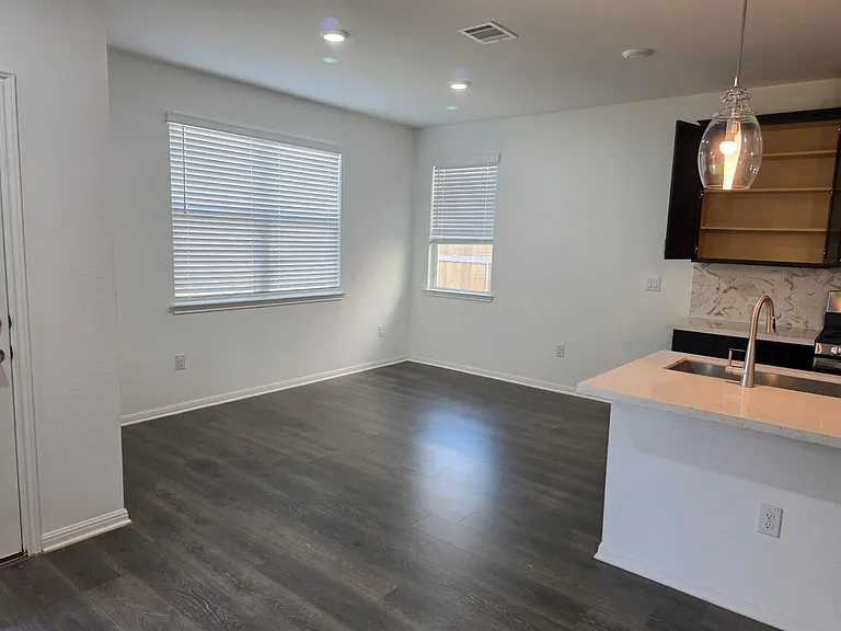 2913 Tavern Dr — Photo 6