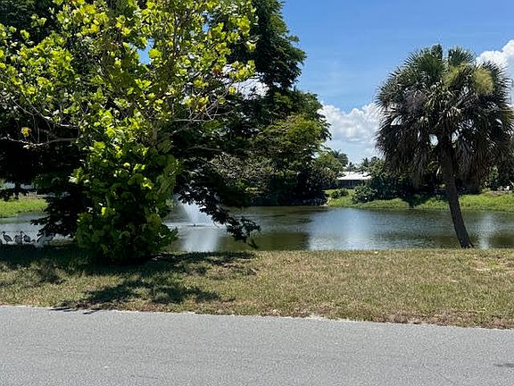 3rd image of 709 SE Alamanda Way