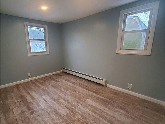 3rd image of 28 Brooklyn Ave APT 1B