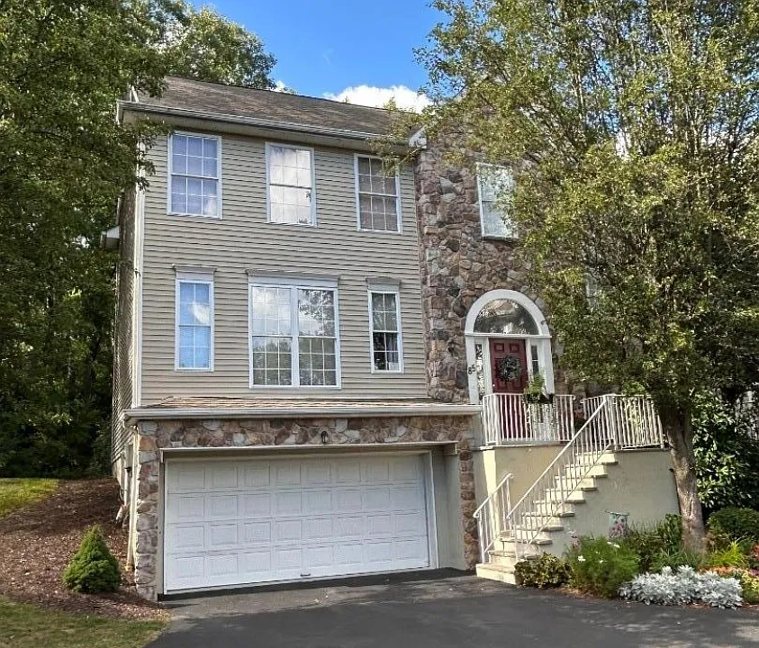 85 Arrowgate Dr