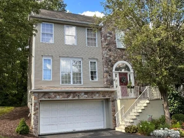 85 Arrowgate Dr, Randolph, NJ 07869