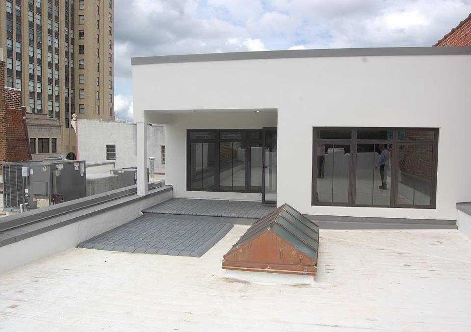 1st image of 304 E Grace St Unit 301
