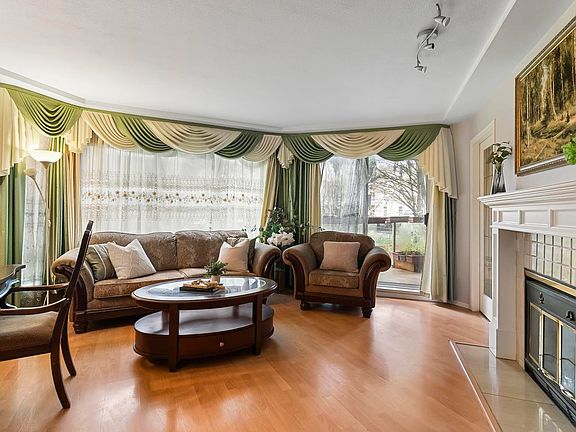 3rd image of 8611 Ackroyd Rd #108