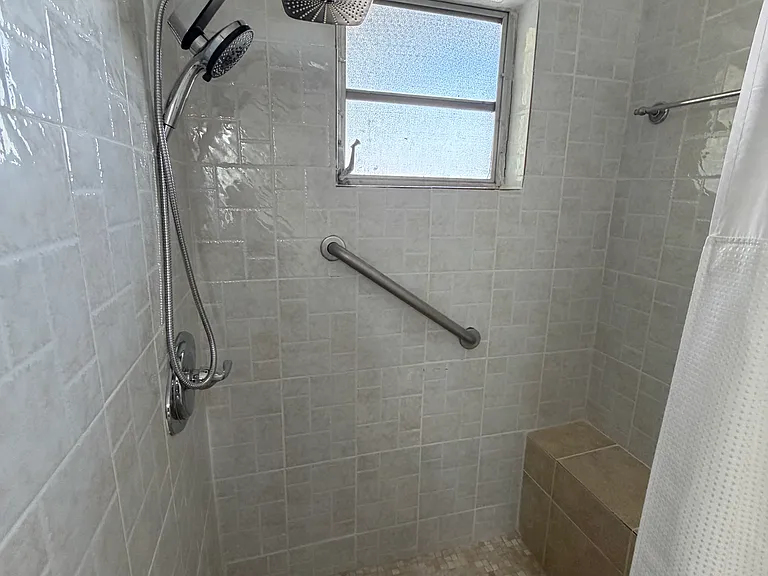 1120 NW 30th Pl — Photo 8