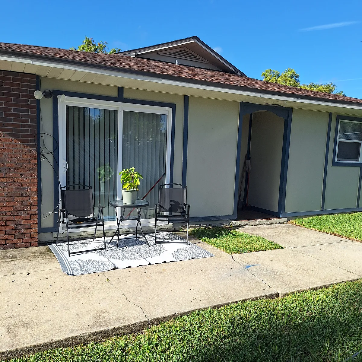 Building Photo - 604 E Garden St #1