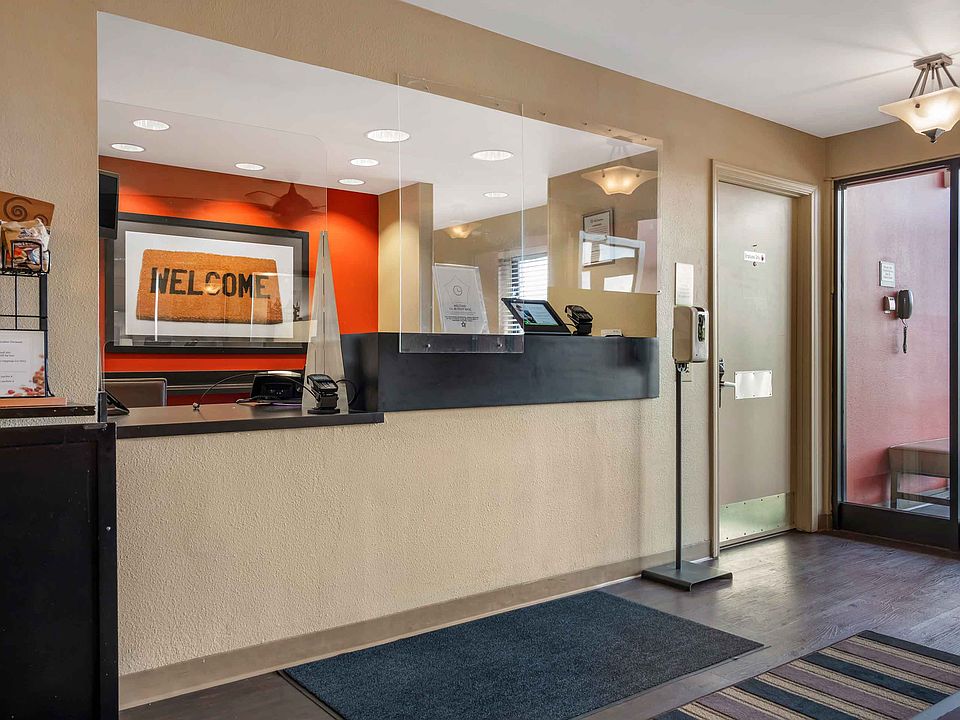 Lobby and Guest Check-in