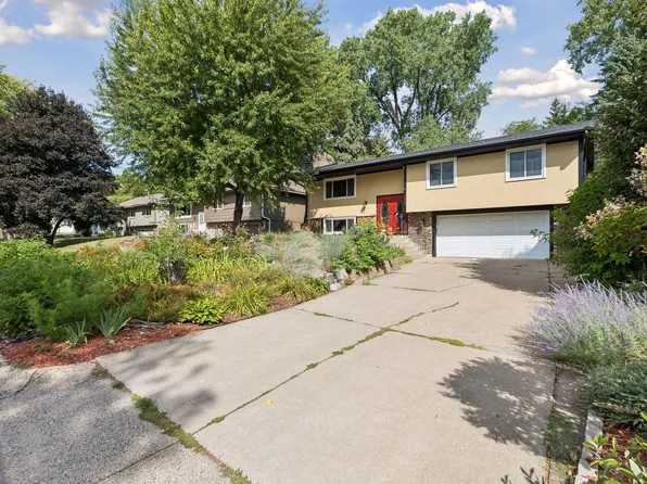 6800 Valley Pl N, Crystal, MN 55427