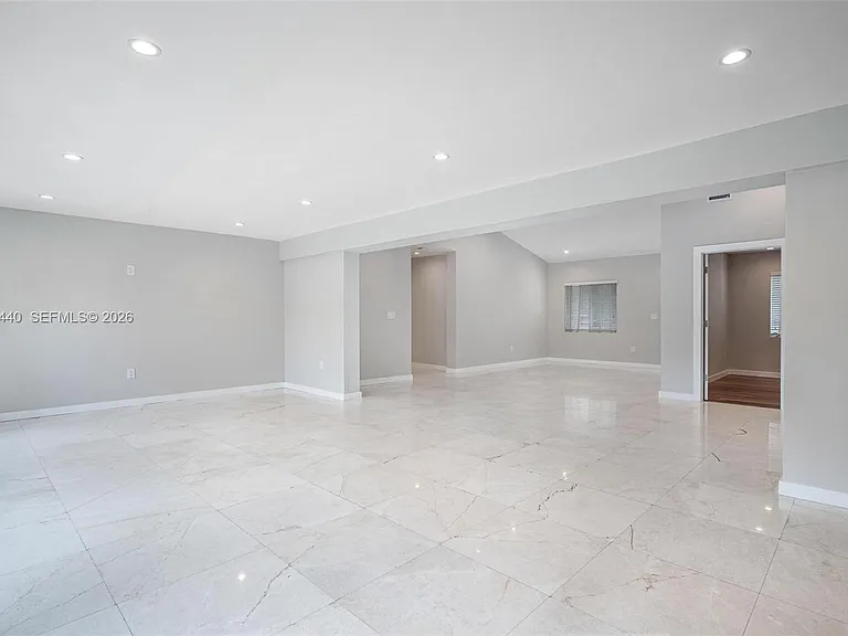 739 Blue Rd — Photo 10