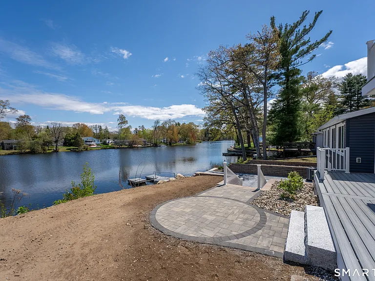 44 Lake Dr — Photo 17