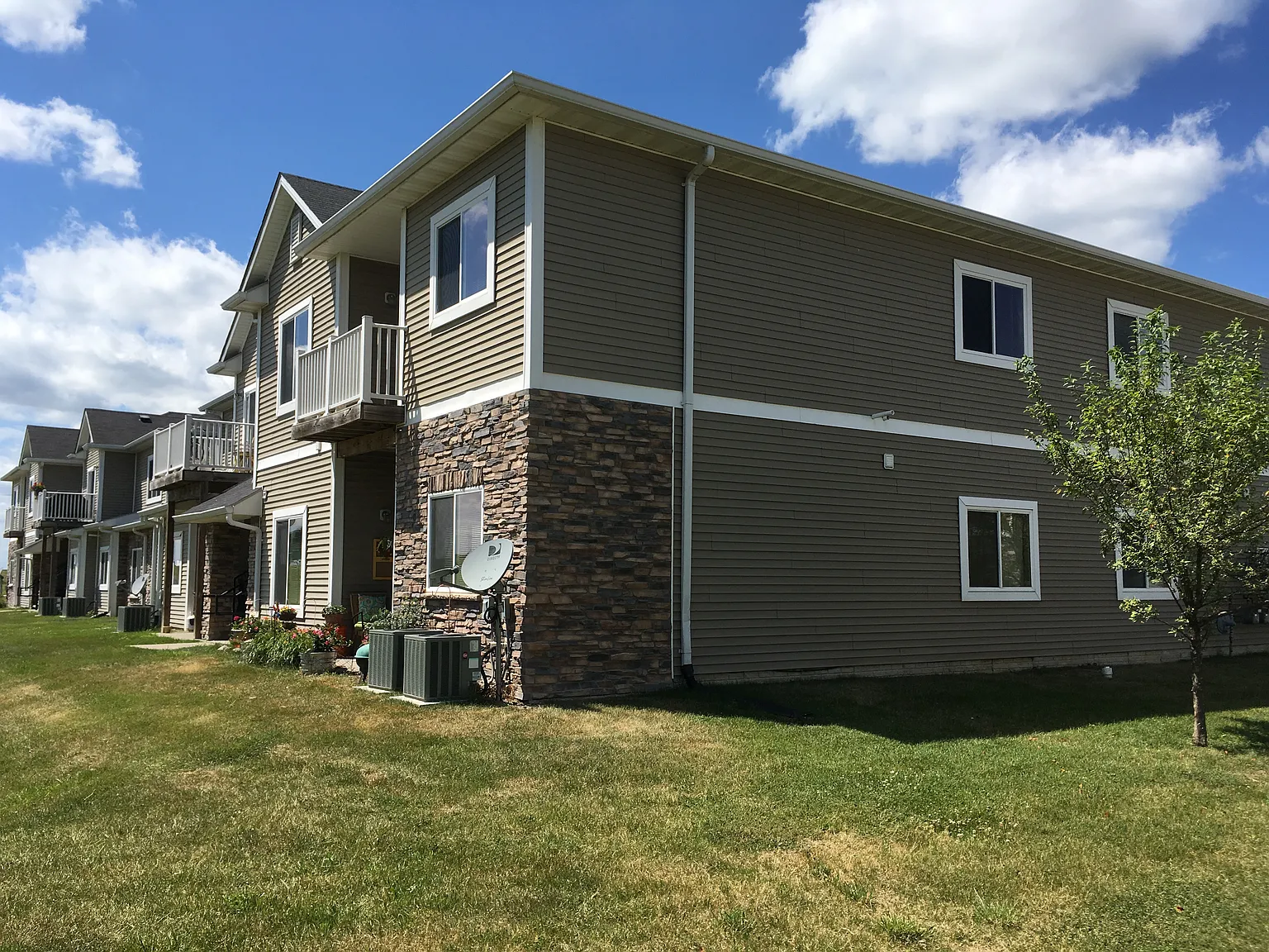 Avondale Trace Condos — Photo 2