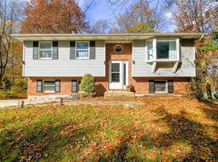 6931 Sweetwood Dr, Macungie, PA 18062