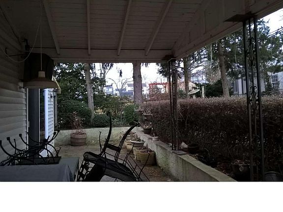 4th image of 521 School House Ln