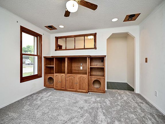 3rd image of 506 7th STREET E E
