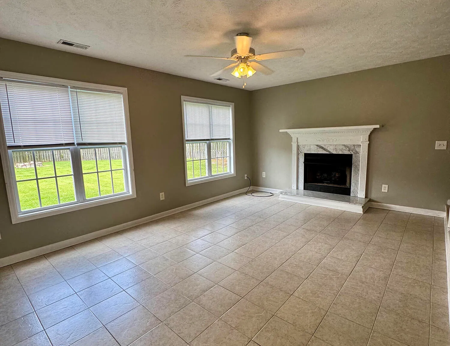 3 bed, 2.5 bath, $2,200 — Photo 3