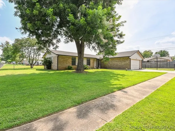 326 W Tobago Ct, Sand Springs, OK 74063