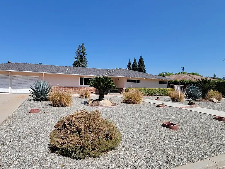 2530 W Fir Ave — Photo 2