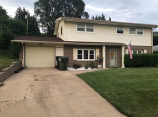 1443 38th St, Sioux City, IA 51104