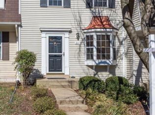 24 Alden Ct, Sterling, VA 20165