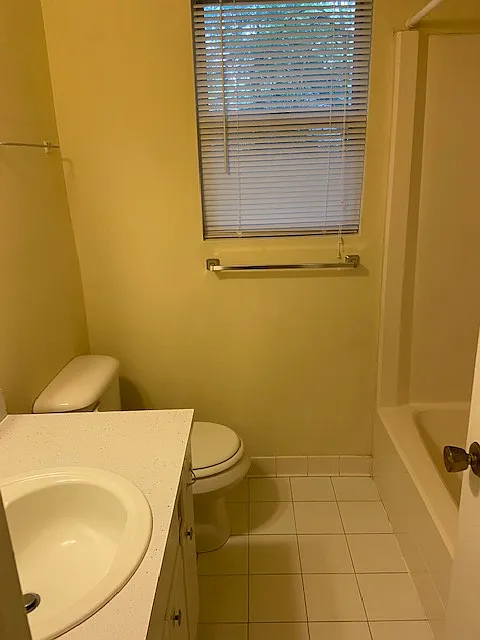 2 bed, 1.0 bath, $900 — Photo 2