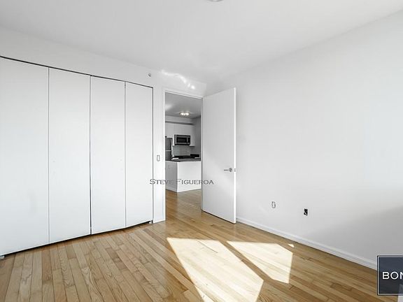 5th image of 4545 Center Blvd APT 3106
