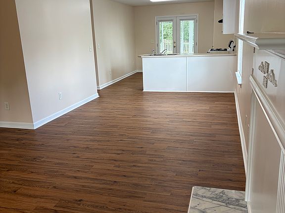 4th image of 214 Bainbridge Cir