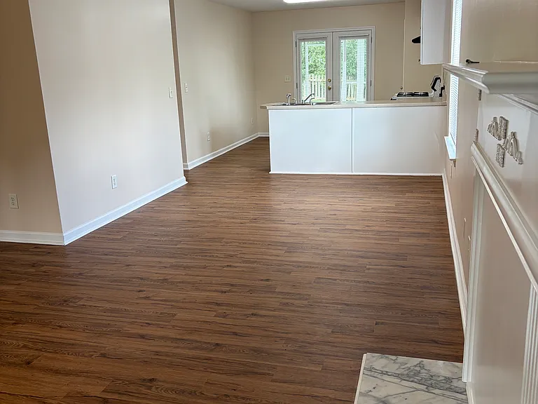 214 Bainbridge Cir — Photo 4