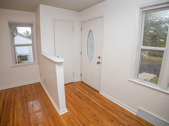 3rd image of 121 Bolton Dr
