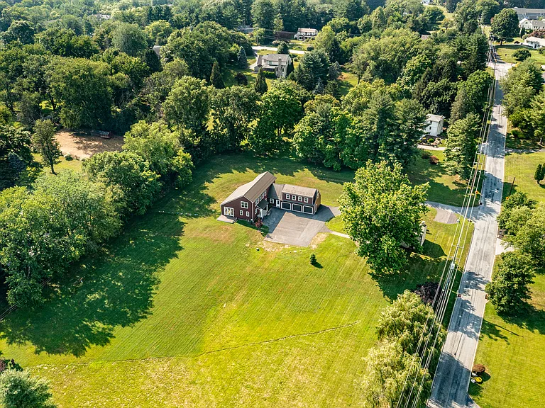 2069 Dutton Mill Rd — Photo 2