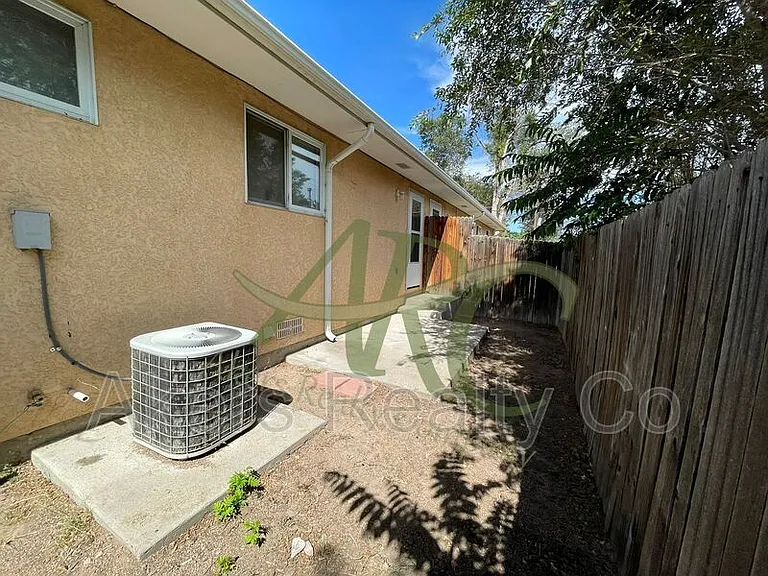 2722 Poplar St #A — Photo 17