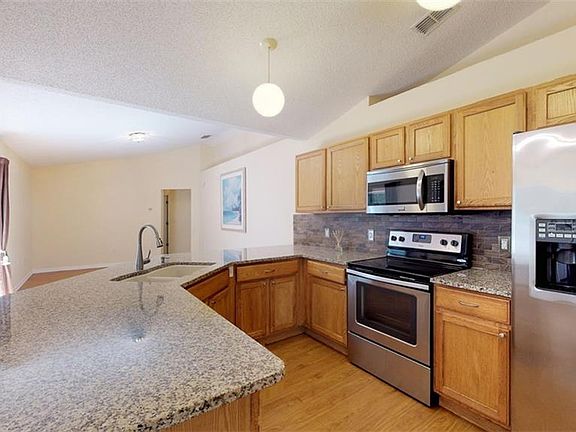 5th image of 2374 W Arbutus Dr