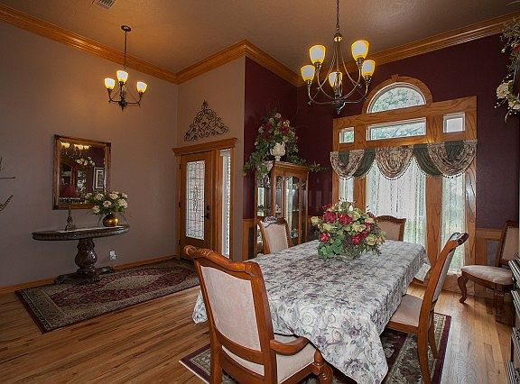 Living room w/ fireplace