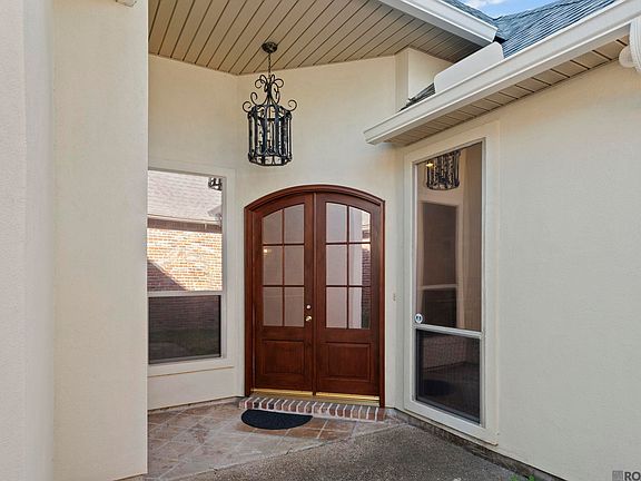 2nd image of 6029 Courtyard Dr
