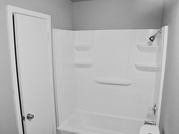 3rd image of 2010 Avenue S APT 7