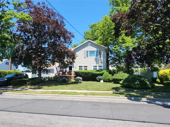 265 N Hickory Street, Massapequa, NY 11758
